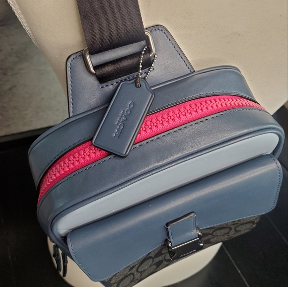 Unisex COACH Sling Bag with Signature Print - Picture 3 of 10